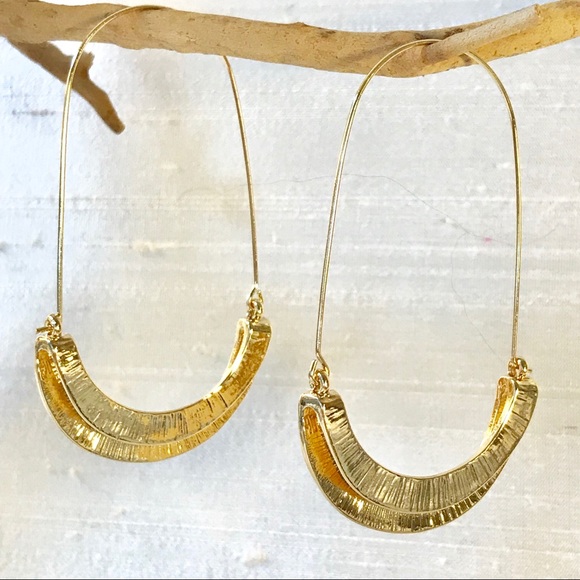 ✨Anthro Myra Gold Hoop Earrings✨ - Picture 7 of 8